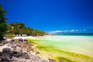 perfekt tropisk strand med turkos vatten i boracay foto