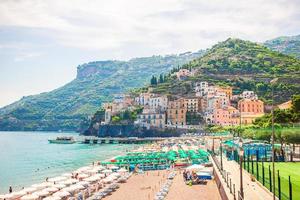 skön kust städer av Italien - naturskön amalfi by i amalfi kust foto