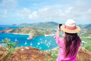 se av engelsk hamn från shirley höjder, antigua, paradis bukt på tropisk ö i de karibiska hav foto