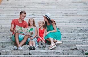 familj med barn på semester i Europa, Italien, rom foto