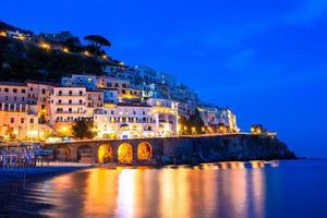 skön kust städer av Italien - naturskön amalfi i amalfi kust foto