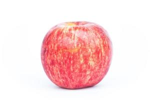 rött äpple på en vit bakgrund foto
