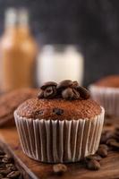 nybakade bananmuffins foto