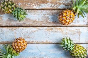 ananas med kopieringsutrymme foto