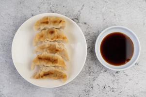 traditionella gyoza dumplings foto