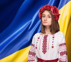 flicka i de ukrainska nationell kostym foto