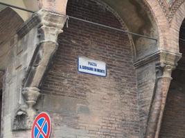 piazza s giovanni i Monte fyrkant tecken i bologna foto