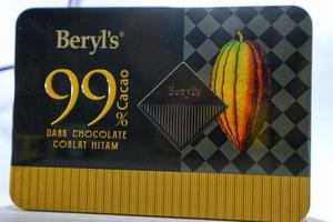 jakarta, indonesien på januari 2023. beryls 99 procent kakao mörk choklad från malaysia. foto