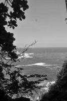 svart och vit Foto av de hav och de kust av bali