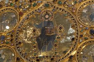 Venedig, Italien - september 17 2019 - interiörer av st. märkes katedral gyllene bårtäcke foto