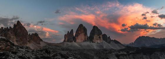 Tre cime på solnedgång foto