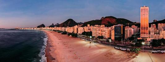 antenn panorama- se av känd copacabana strand i rio de Janeiro, Brasilien foto