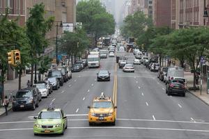 ny york stad - juni 14 2015 stad belastad gata och aveny foto