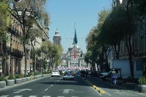 mexico stad, mexico - november 5 2017 - mexikansk metropol huvudstad belastad trafik foto