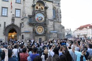 Prag, tjeck republik - juli 17 2019 - prag torn klocka apostoler timme visa foto