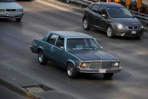 mexico stad, mexico - februari 3 2019 - mexikansk metropol huvudstad belastad trafik foto