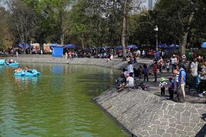 mexico stad, februari 3 2019 - stad parkera chapultepec fullt med folk av människor på söndag foto