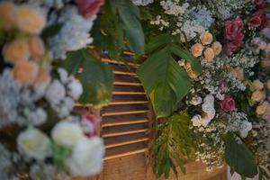 skön bröllop dekoration med blommor foto