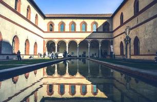 castello sforzesco , milano , Italien , 2022 riflessi di corte foto