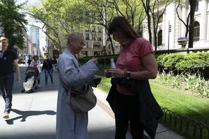 ny york, USA - Maj 6 2019 - 5:e aveny full av människor foto