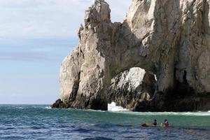 cabo san lucas, mexico - februari 1 2019 - turist i vatten aktiviteter foto