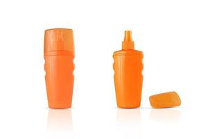 Solskydd. flaskor av garvning skydd. två behållare på en vit bakgrund foto