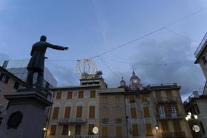 chiavari historisk medeltida stad gata ights för jul foto