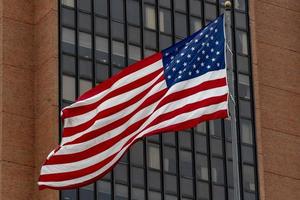 USA flagga i philadelphia torn byggnad foto