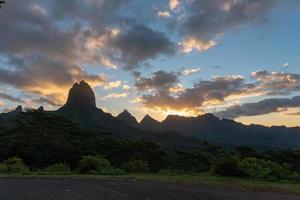 underbar solnedgång i moorea franska polynesien foto