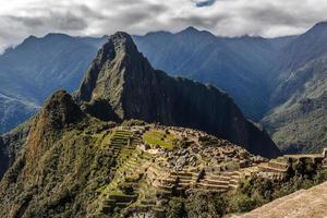 panorama- se från de topp till gammal inka ruiner och wayna picchu fjäll, machu picchu, urubamba provins, peru foto