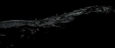 flytande yta linje mellan under vattnet och ovan vatten med svart bakgrund. foto