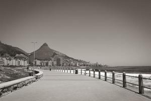 berg, hotell sjöpunkt, strandpromenad Kapstaden Sydafrika. foto