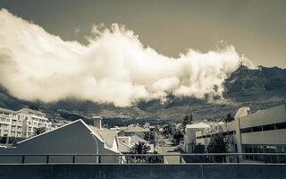 table mountain nationalpark molnigt, en otrolig molnformation. foto