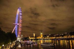 London öga på natt foto