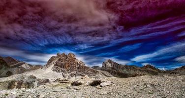 panorama av färgrik landskap av de klippig bergen foto