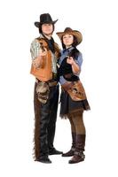 ung cowboy och cowgirl med en guns foto