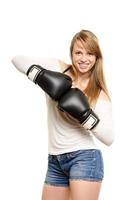 Söt kvinna med boxning handskar foto