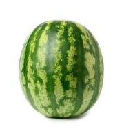 hela mogen runda randig vattenmelon isolerat på vit bakgrund, utsökt sommar bär foto