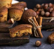 muffins med torkades frukt foto