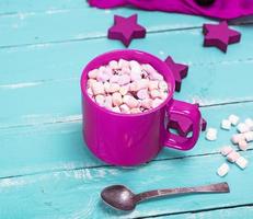 varm choklad med marshmallow foto