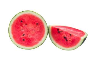 två halvor av färsk mogen röd vattenmelon isolerat på vit bakgrund med klippning väg, begrepp av friska organisk frukt äter foto