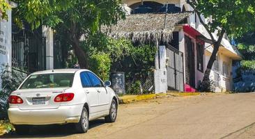 puerto escondido oaxaca mexico 2022 upptagen väg gata körning bilar trafik sylt puerto escondido Mexiko. foto