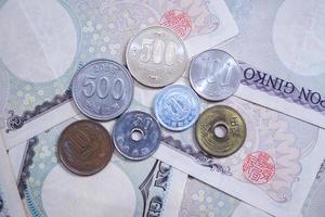 japansk yen anteckningar och japansk yen mynt för pengar begrepp bakgrund foto
