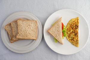 omelett och smörgås ihop