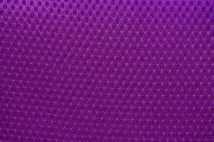 violett nylon tyg texturerad bakgrund med sexkantig form foto