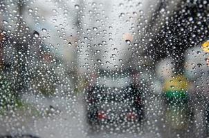 regn suddig trafikstockning foto