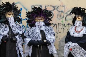 Venedig, Italien - februari, 2019 karneval av Venedig, typisk italiensk tradition och fest med masker foto