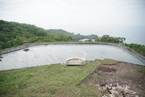 grigak reservoar i gunungkidul, yogyakarta, Indonesien. bli en regnvatten reservoar och en turist fläck förbi de hav. foto