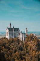 Schwangau, Tyskland, 2020 - Neuschwanstein slott under dagen foto