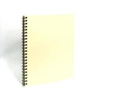 gul anteckningsbok på vitt